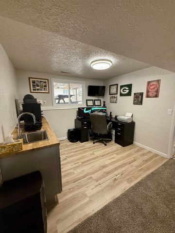 600 23rd Ave NW, Minot, ND 58703