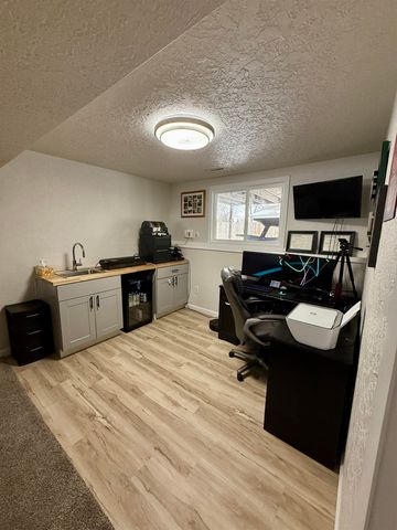 600 23rd Ave NW, Minot, ND 58703