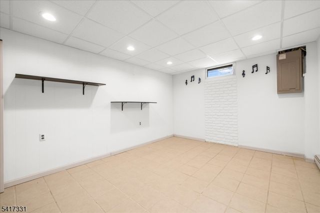 35 Marudy Dr, Clinton Town, NJ 08809