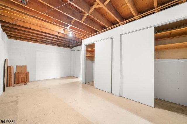 35 Marudy Dr, Clinton Town, NJ 08809