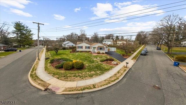 35 Marudy Dr, Clinton Town, NJ 08809