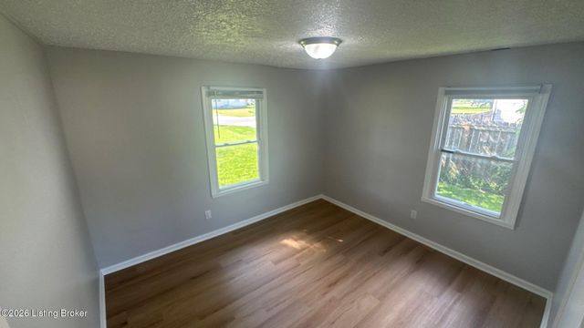 13213 Ashlawn Dr, Louisville, KY 40272