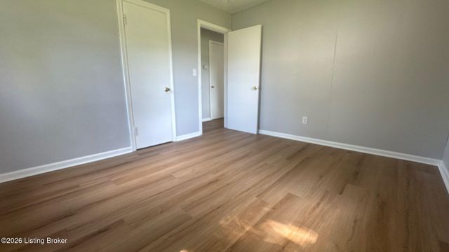 13213 Ashlawn Dr, Louisville, KY 40272