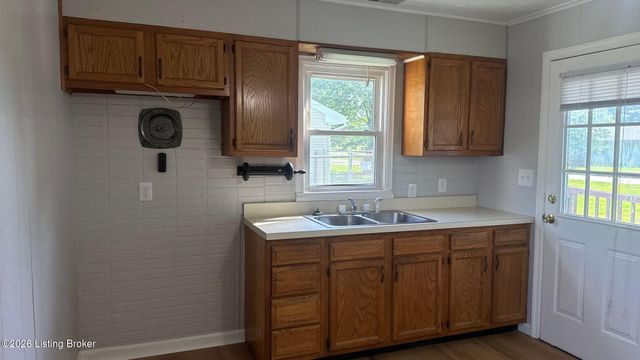 13213 Ashlawn Dr, Louisville, KY 40272