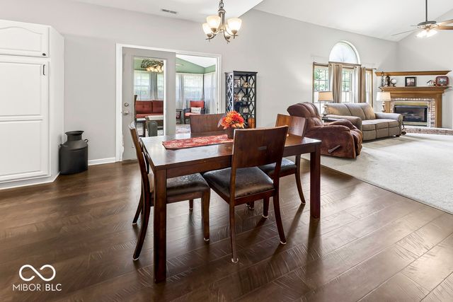 5225 W Stonehaven Lane, New Palestine, IN 46163