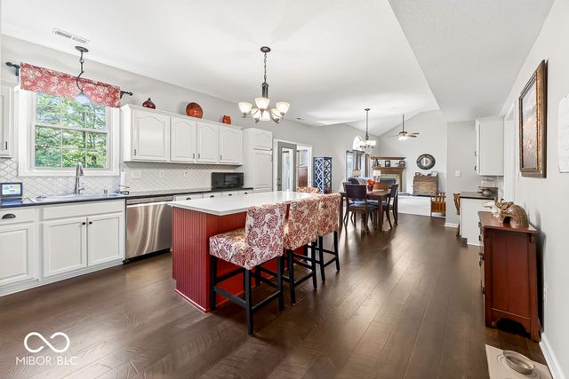 5225 W Stonehaven Lane, New Palestine, IN 46163