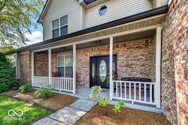 5225 W Stonehaven Lane, New Palestine, IN 46163