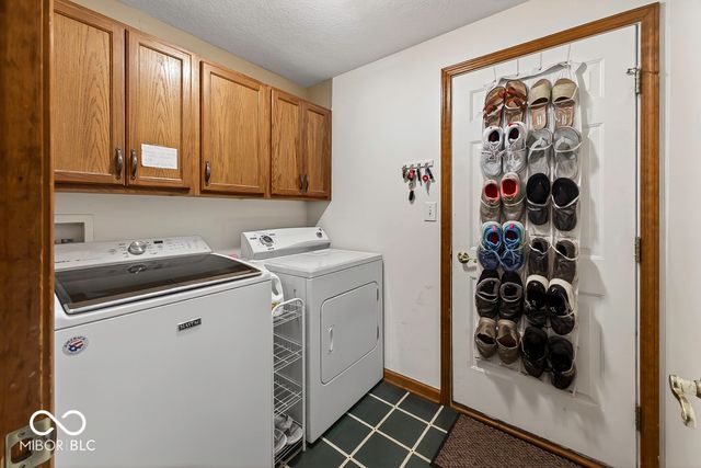 5225 W Stonehaven Lane, New Palestine, IN 46163
