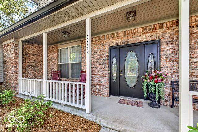 5225 W Stonehaven Lane, New Palestine, IN 46163