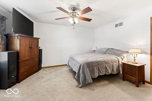 5225 W Stonehaven Lane, New Palestine, IN 46163