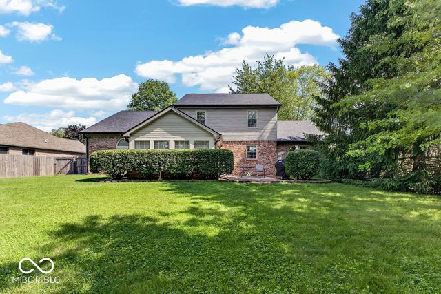 5225 W Stonehaven Lane, New Palestine, IN 46163
