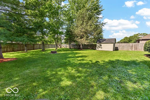 5225 W Stonehaven Lane, New Palestine, IN 46163