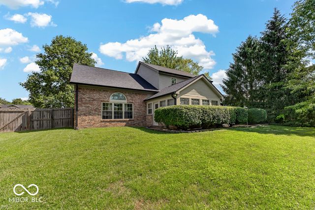 5225 W Stonehaven Lane, New Palestine, IN 46163