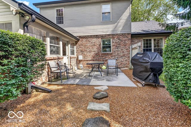 5225 W Stonehaven Lane, New Palestine, IN 46163