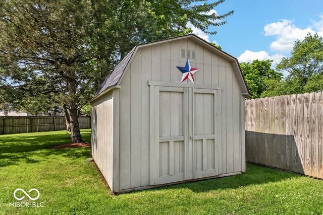 5225 W Stonehaven Lane, New Palestine, IN 46163