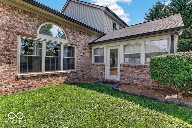 5225 W Stonehaven Lane, New Palestine, IN 46163