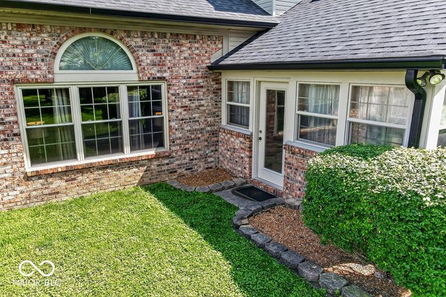 5225 W Stonehaven Lane, New Palestine, IN 46163