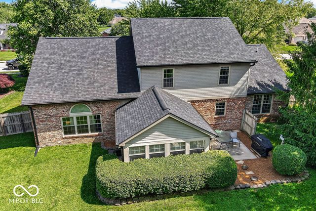 5225 W Stonehaven Lane, New Palestine, IN 46163