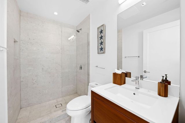 3581 E Glencoe Street 408, Miami, FL 33133