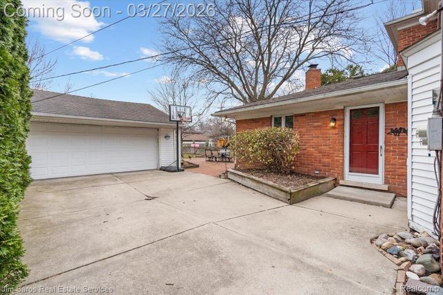 789 Lakeland Street, Grosse Pointe, MI 48230