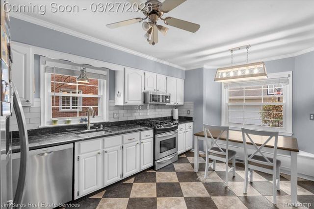 789 Lakeland Street, Grosse Pointe, MI 48230