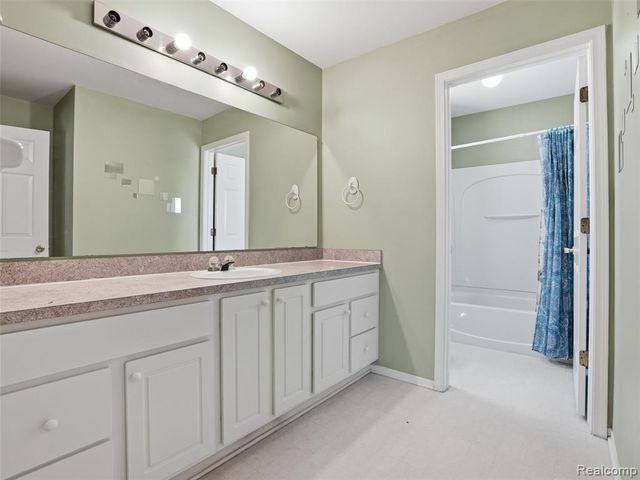 38257 Plumhollow Drive, Sterling Heights, MI 48312