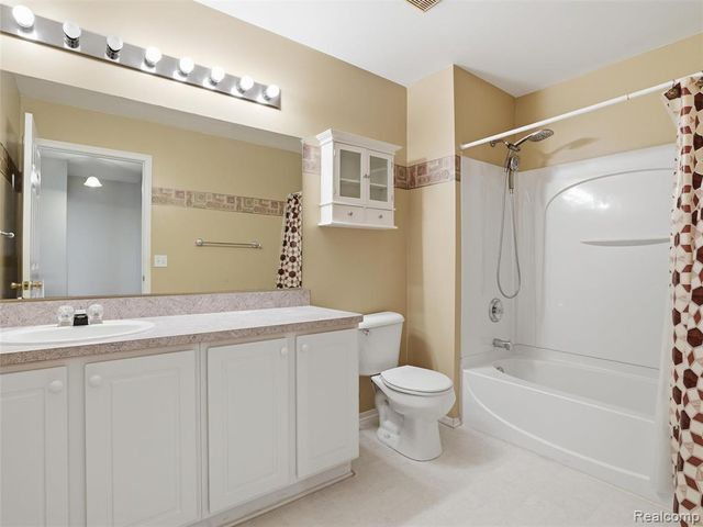38257 Plumhollow Drive, Sterling Heights, MI 48312