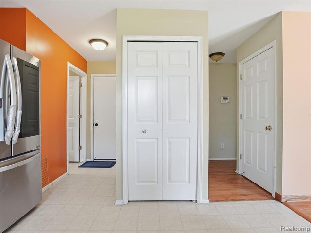 38257 Plumhollow Drive, Sterling Heights, MI 48312