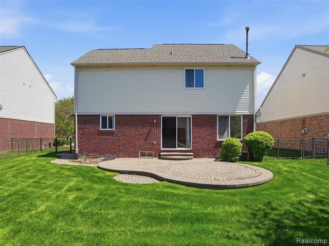 38257 Plumhollow Drive, Sterling Heights, MI 48312