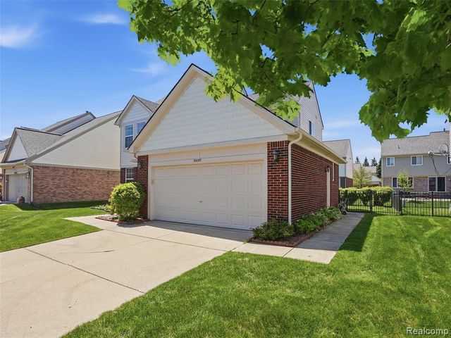 38257 Plumhollow Drive, Sterling Heights, MI 48312