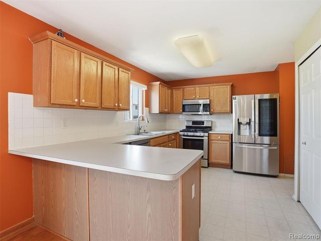 38257 Plumhollow Drive, Sterling Heights, MI 48312