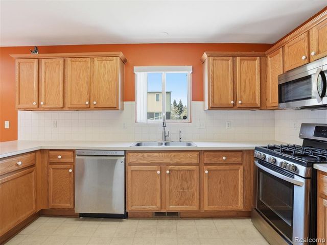 38257 Plumhollow Drive, Sterling Heights, MI 48312