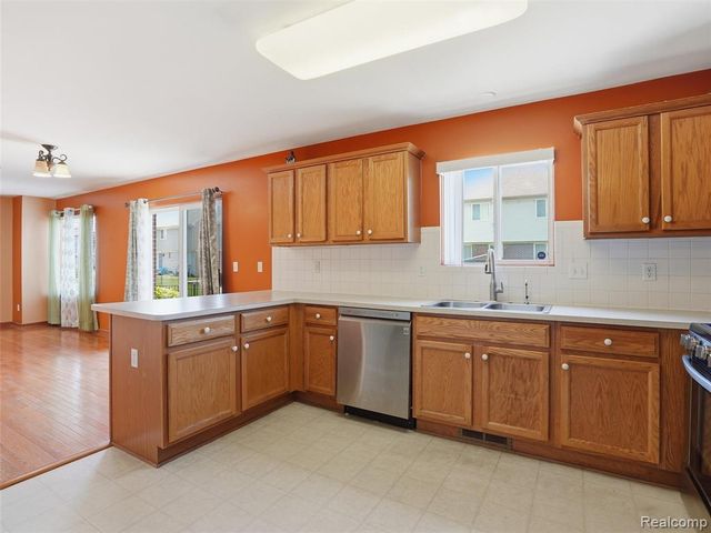 38257 Plumhollow Drive, Sterling Heights, MI 48312