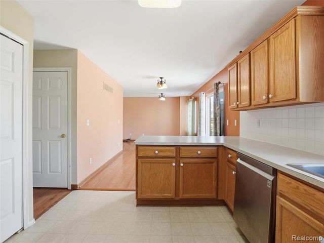 38257 Plumhollow Drive, Sterling Heights, MI 48312