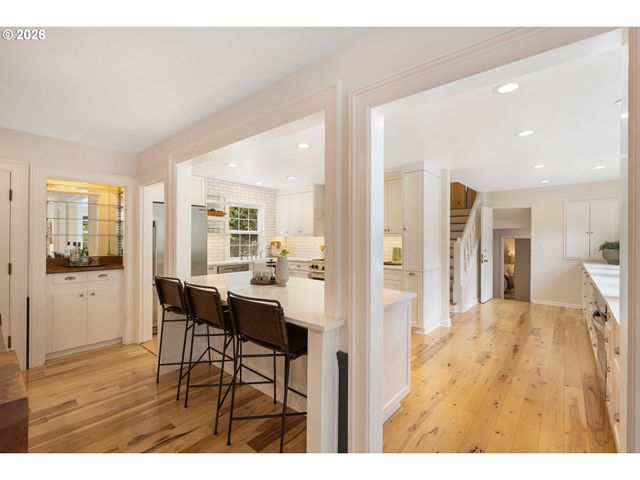 3926 Sw MARTINS Ln, Portland, OR 97239