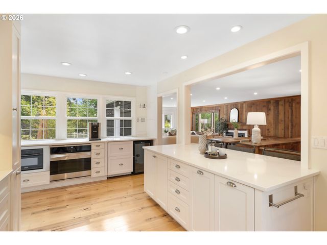 3926 Sw MARTINS Ln, Portland, OR 97239