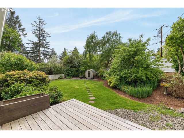 3926 Sw MARTINS Ln, Portland, OR 97239