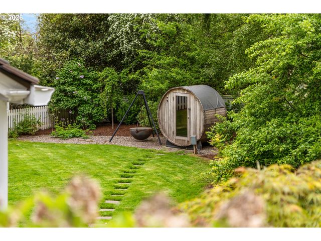3926 Sw MARTINS Ln, Portland, OR 97239