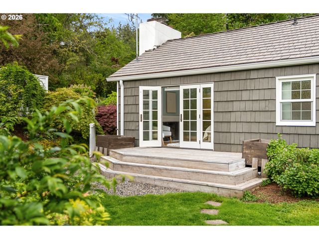 3926 Sw MARTINS Ln, Portland, OR 97239