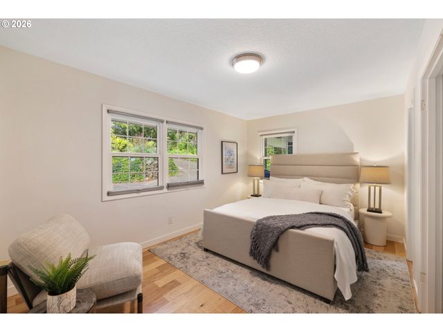 3926 Sw MARTINS Ln, Portland, OR 97239