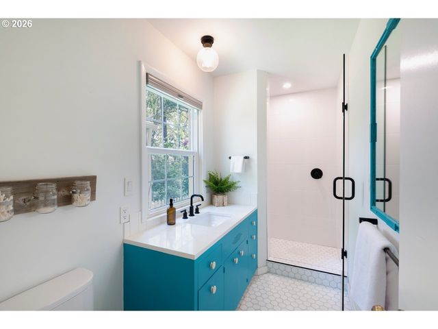 3926 Sw MARTINS Ln, Portland, OR 97239