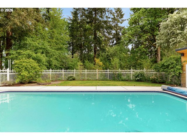 3926 Sw MARTINS Ln, Portland, OR 97239