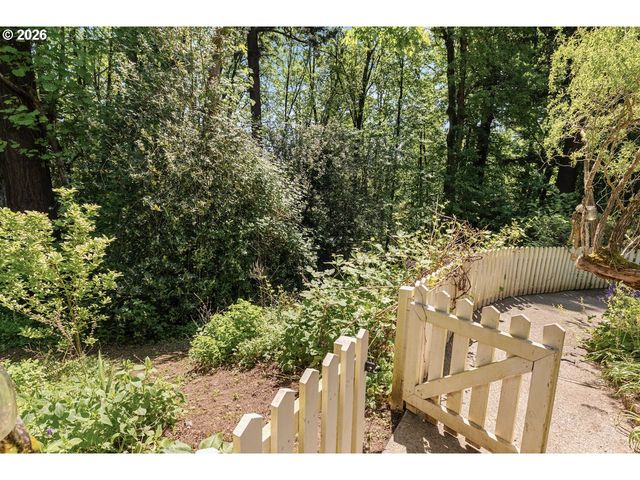 3926 Sw MARTINS Ln, Portland, OR 97239