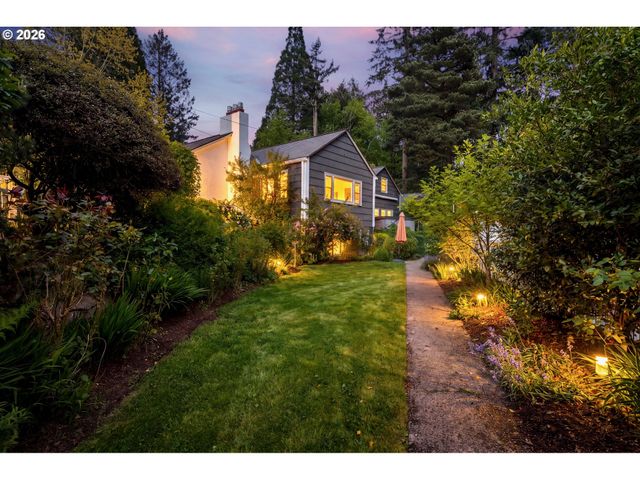 3926 Sw MARTINS Ln, Portland, OR 97239