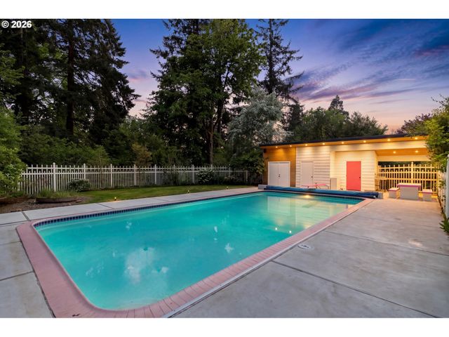 3926 Sw MARTINS Ln, Portland, OR 97239