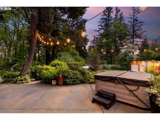 3926 Sw MARTINS Ln, Portland, OR 97239