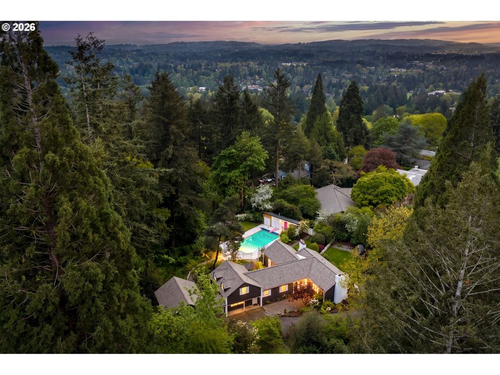 3926 Sw MARTINS Ln, Portland, OR 97239