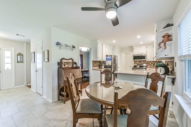 905 Essex Drive, Friendswood, TX 77546
