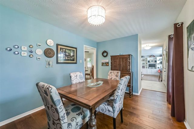 905 Essex Drive, Friendswood, TX 77546