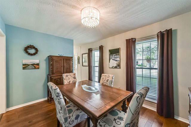 905 Essex Drive, Friendswood, TX 77546